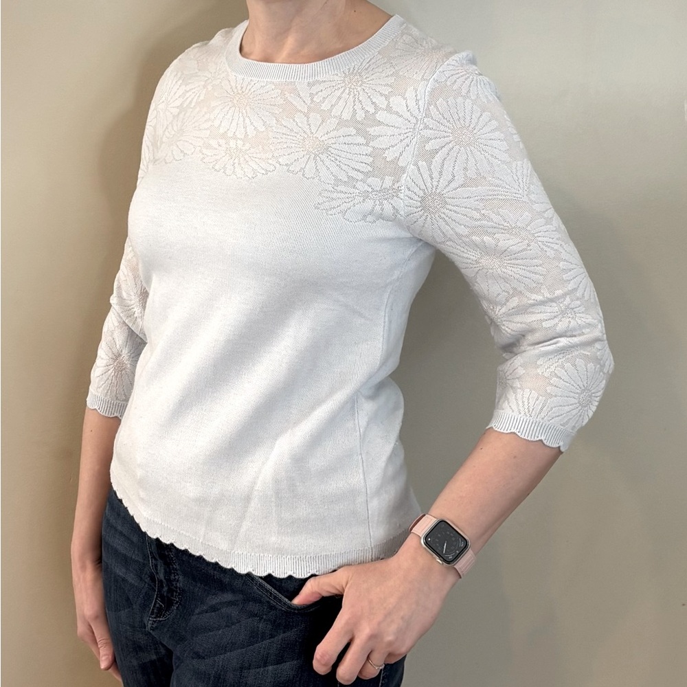 Ann Taylor 3/4 Sleeve Lightweight Sweater Pale Blue with Daisy Motif